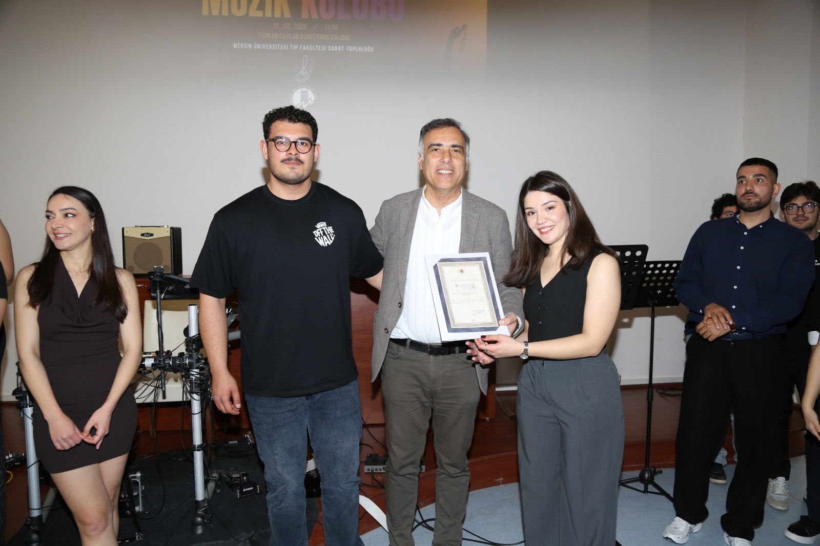 Mersin &Uuml;niversitesi M&uuml;zik Kul&uuml;b&uuml;- Mersin &Uuml;niversitesi Tıp Fak&uuml;ltesi Sanat Topluluğu&rsquo;ndan 14 Mart Tıp Bayramı&rsquo;na &Ouml;zel M&uuml;zik Ş&ouml;leni detayı için tıklayınız